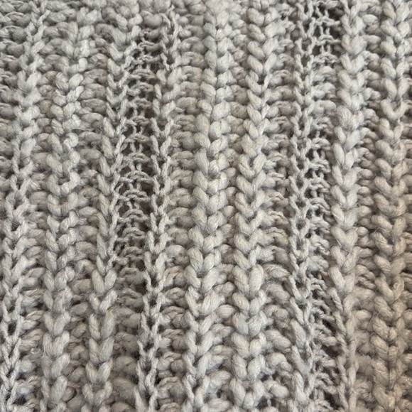 Forever 21 Light Gray Sweater - Picture 2 of 4